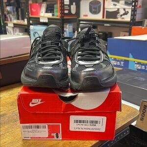 Nike women Black Sneakers